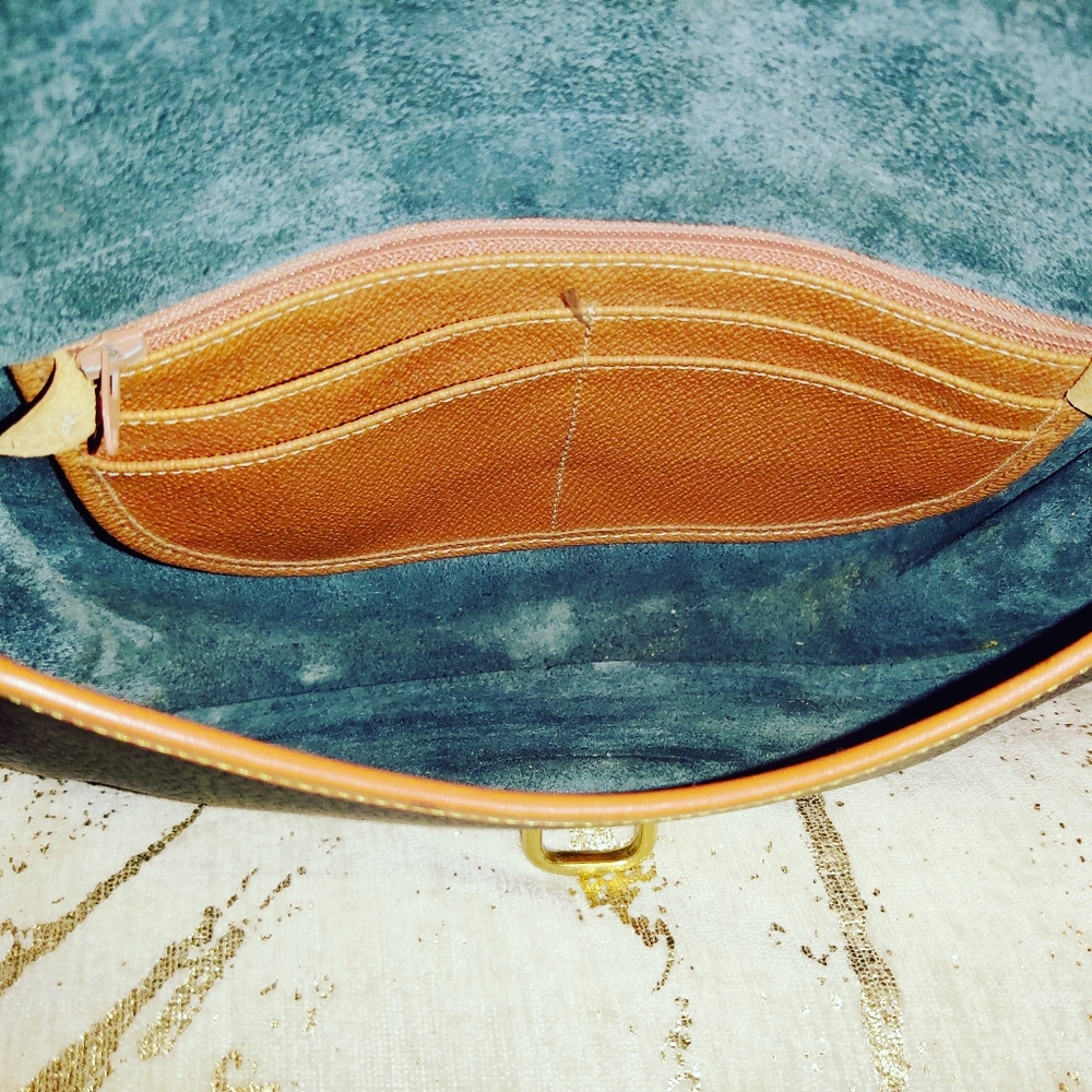 Authentic Dooney & Bourke purse - Picture 3 of 12